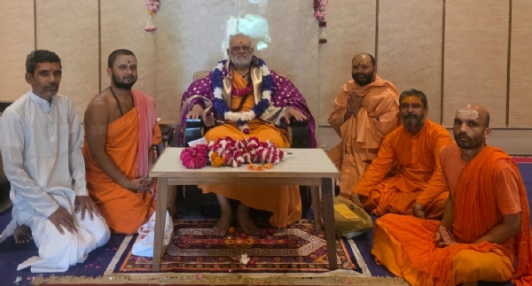 स्वामी विश्वेश्वरानंद गिरी का आनंद उत्सव स्वामी विश्वेश्वरानंद गिरी का आनंद उत्सव