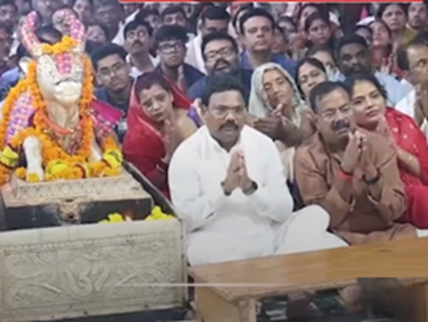 ओडिशा मंत्री गोकुला नंदा ने महाकाल के दर पर हाजिरी लगाई
