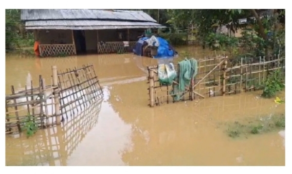 Caption: Floodwaters inundate villages after the breach of the Puthi River ring embankment in the Balma area of Teok in Jorhat district.