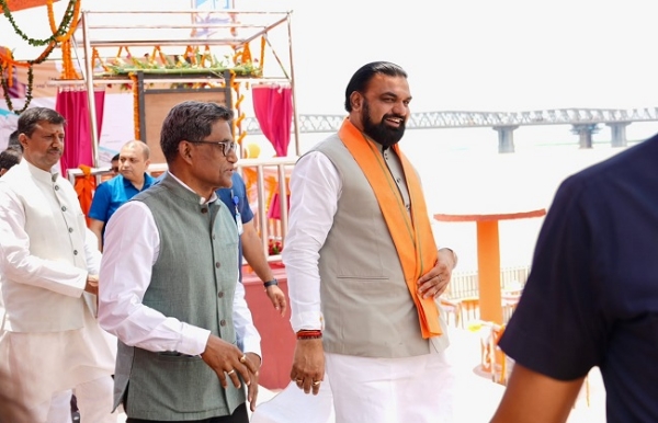 मुख्यमंत्री पटना के तीन गंगा घाटों के सौंदर्यीकरण एवं विकास परियोजनाओं का लोकार्पण करने के दौरान मुख्यमंत्री पटना के तीन गंगा घाटों के सौंदर्यीकरण एवं विकास परियोजनाओं का लोकार्पण करने के दौरान