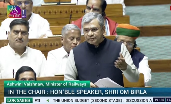 रेल मंत्री अश्विनी वैष्णव (फाइल फोटो)