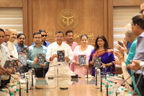 पर्यटन मंत्री ने रूचि चौहान द्वारा रचित काव्य संग्रह ’मन के मौसम’ पुस्तक का किया विमोचन पर्यटन मंत्री ने रूचि चौहान द्वारा रचित काव्य संग्रह ’मन के मौसम’ पुस्तक का किया विमोचन