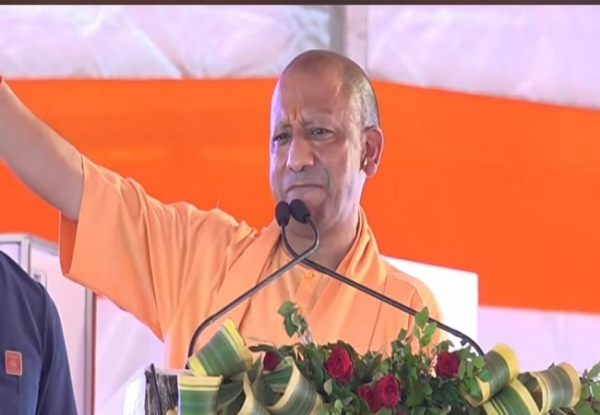 कार्यक्रम को संबोधित करते हुए मुख्यमंत्री योगी आदित्यनाथ कार्यक्रम को संबोधित करते हुए मुख्यमंत्री योगी आदित्यनाथ
