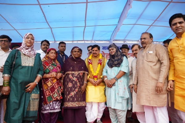 विभिन्न धर्मों और सामाजिक संगठनों के प्रतिनिधियों ने यूसीसी को लेकर मुख्यमंत्री का जताया आभार विभिन्न धर्मों और सामाजिक संगठनों के प्रतिनिधियों ने यूसीसी को लेकर मुख्यमंत्री का जताया आभार