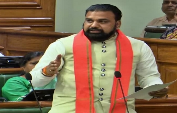 मुख्यमंत्री सम्राट चौधरी सदन में किसानों के मसले पर जवाब देते हुए मुख्यमंत्री सम्राट चौधरी सदन में किसानों के मसले पर जवाब देते हुए
