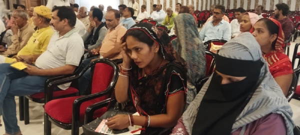 उपस्थित लोग उपस्थित लोग