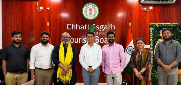 छग टूरिज्म बोर्ड के प्रबंध संचालक विवेक आचार्य से डायरेक्टर मनोज तापड़िया व अन्य ने सौजन्य भेंट की छग टूरिज्म बोर्ड के प्रबंध संचालक विवेक आचार्य से डायरेक्टर मनोज तापड़िया व अन्य ने सौजन्य भेंट की