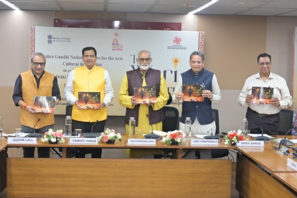 आईजीएनसीए के सदस्य सचिव डॉ. सच्चिदानंद जोशी के साथ अन्य लोग मौजूद। आईजीएनसीए के सदस्य सचिव डॉ. सच्चिदानंद जोशी के साथ अन्य लोग मौजूद।