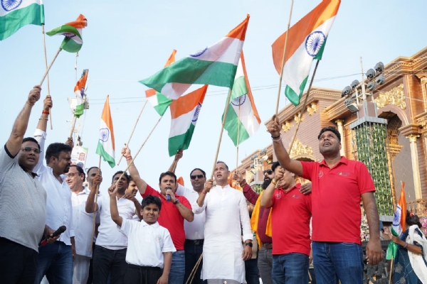 तिरंगा बाइक रैली में दिल्ली सरकार में कैबिनेट मंत्री रविंद्र इंद्रराज हुए शामिल। तिरंगा बाइक रैली में दिल्ली सरकार में कैबिनेट मंत्री रविंद्र इंद्रराज हुए शामिल।
