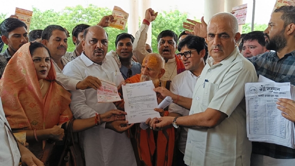 गाय को राष्ट्रमाता घोषित करने और गौहत्या पर पूर्ण प्रतिबंध की मांग।