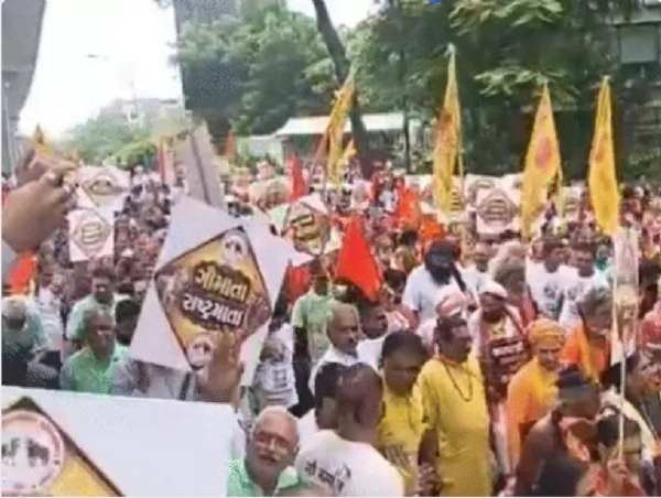 गौभक्तों की विशाल रैली