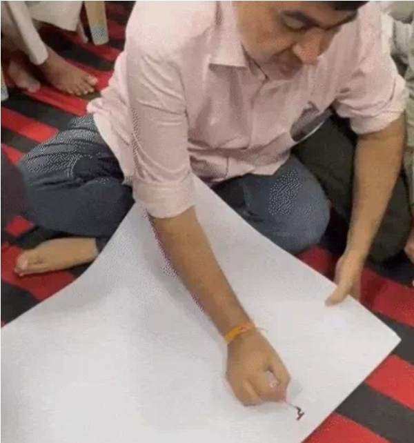 खून से लिखे सूरत के गौभक्तों का ज्ञापन