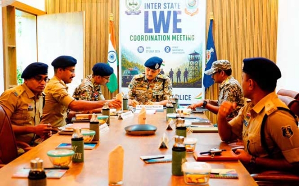 अंतर्राज्यीय समन्वय बैठक में छत्तीसगढ़-महाराष्ट्र पुलिस ने बनाई संयुक्त रणनीति.jpg