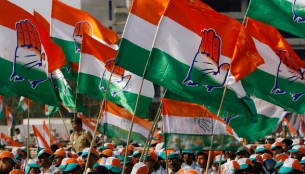 कांग्रेस के झंडे (फाइल फोटो)।