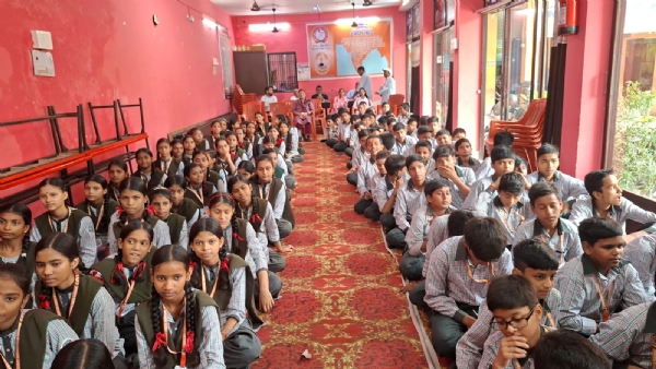 सरस्वती शिशु विद्या मंदिर में स्वच्छता जागरूकता कार्यक्रम आयोजित उत्कृष्ट छात्र हुए पुरस्कृत