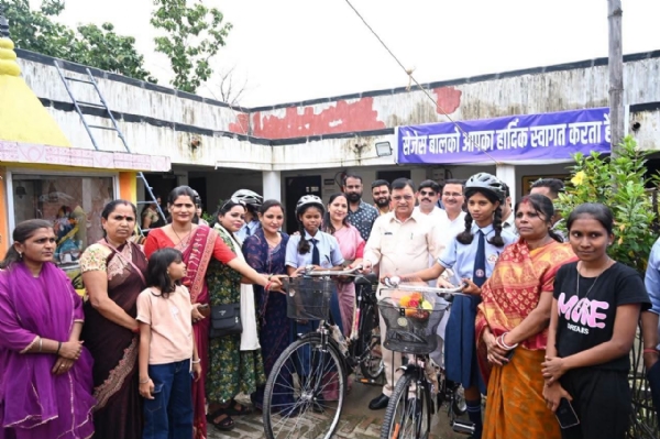शाला प्रवेशोत्सव में मंत्री लखनलाल देवांगन ने बच्चों का किया स्वागत, बोले- मन लगाकर पढ़ें और जिले का नाम करें रोशन
