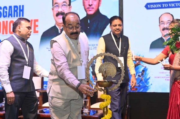 छत्तीसगढ़ के पहले स्पोर्ट्स कॉन्क्लेव का शुभारंभ करते उप मुख्यमंत्री अरुण साव