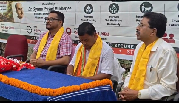 खेत बचाओ अभियान कार्यक्रम में शामिल राज्यमंत्री आनंदमय बर्मन खेत बचाओ अभियान कार्यक्रम में शामिल राज्यमंत्री आनंदमय बर्मन