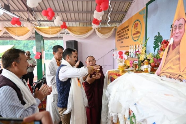 दलाईलामा  के जन्मदिन पर शिमला स्थित तिब्बतन स्कूल परिसर में आयोजित समारोह में
