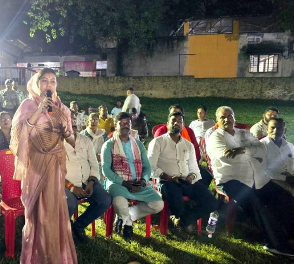 बैठक को संबोधित करती विधायक पूर्णिमा साहू बैठक को संबोधित करती विधायक पूर्णिमा साहू
