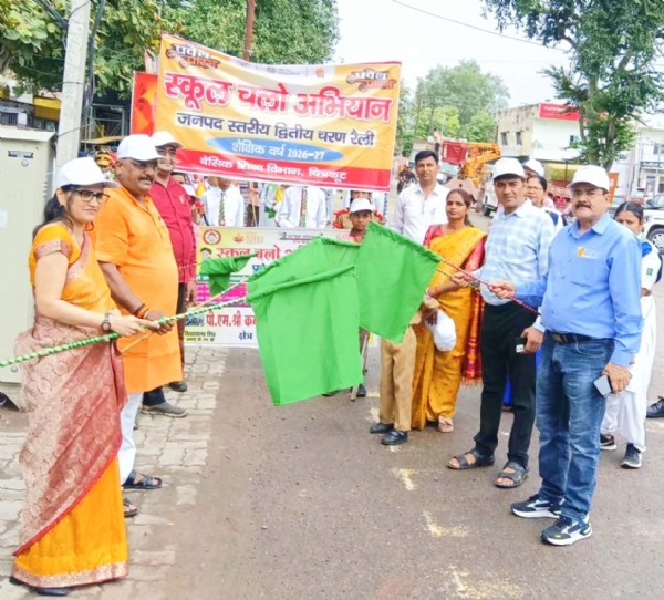 स्कूल चलो अभियान के दूसरे चरण का हुआ भव्य शुभारंभ: नगर में निकाली गई जनपद स्तरीय विशाल रैली स्कूल चलो अभियान के दूसरे चरण का हुआ भव्य शुभारंभ: नगर में निकाली गई जनपद स्तरीय विशाल रैली