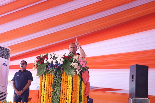 जनसभा को संबोधित करते हुए मुख्यमंत्री जनसभा को संबोधित करते हुए मुख्यमंत्री