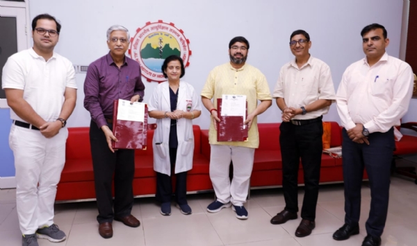 समझौता ज्ञापन पर हस्ताक्षर के बाद का दृश्य समझौता ज्ञापन पर हस्ताक्षर के बाद का दृश्य