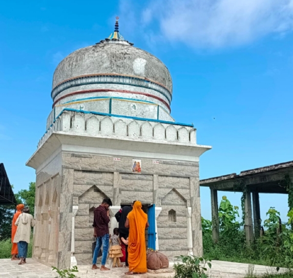 त्रिसरा देव शिव मंदिर