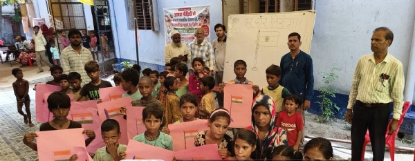 प्रतियोगिता में भाग ले रहे बच्चे प्रतियोगिता में भाग ले रहे बच्चे