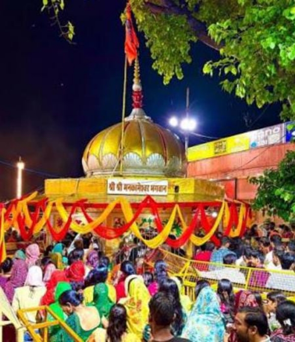 प्रयागराज के यमुना तट पर स्थित मनकामेश्वर महादेव मंदिर का छाया चित्र