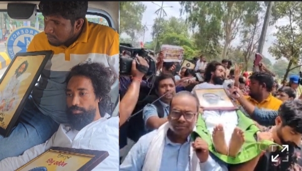 तस्वीर में एक तरफ एंबुलेंस में सवार दूसरी ओर कंधे में देवेंद्रनाथ की फोटो