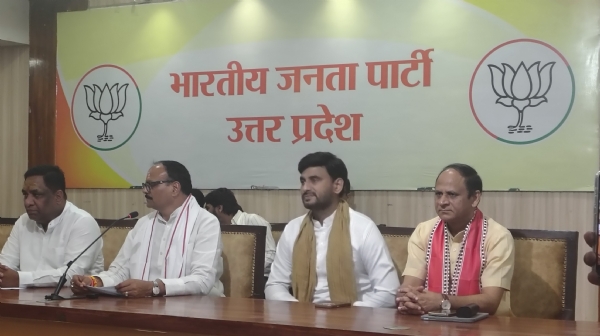 प्रेस वार्ता करते बृजेश पाठक