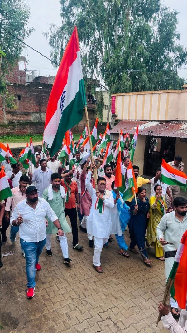 भाजपा मुरादाबाद जिला इकाई के छजलैट मंडल में निकलती तिरंगा यात्रा। भाजपा मुरादाबाद जिला इकाई के छजलैट मंडल में निकलती तिरंगा यात्रा।