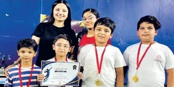 अन्तर्जनपदीय-बैडमिण्टन-क्रीडास्पर्धायां महिलावर्गे कविता पुरुषवर्गे च सोहमः विजेतारौ