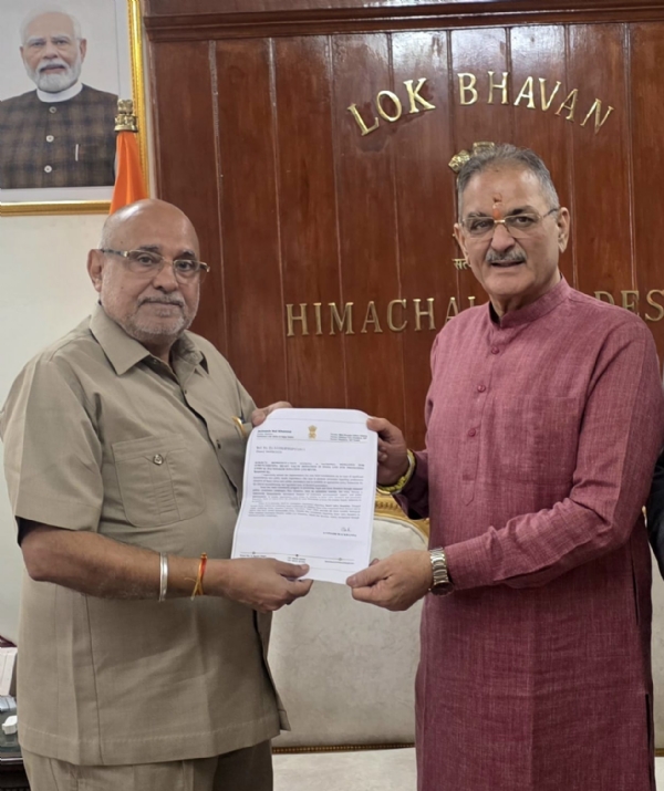 राज्यपाल को ज्ञापन सौंपते भाजपा नेता अविनाश राय खन्ना राज्यपाल को ज्ञापन सौंपते भाजपा नेता अविनाश राय खन्ना