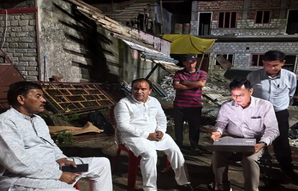 कैबिनेट मंत्री डॉ. धन सिंह राव पैठाणी क्षेत्र का भ्रमण कर विभिन्न विकास एवं सौंदर्यीकरण कार्यों का स्थलीय निरीक्षण करते हुए। कैबिनेट मंत्री डॉ. धन सिंह राव पैठाणी क्षेत्र का भ्रमण कर विभिन्न विकास एवं सौंदर्यीकरण कार्यों का स्थलीय निरीक्षण करते हुए।