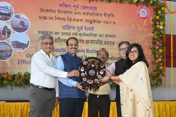 खड़गपुर मंडल को मिले कई दक्षता पुरस्कार सम्मानित अधिकारी खड़गपुर मंडल को मिले कई दक्षता पुरस्कार सम्मानित अधिकारी