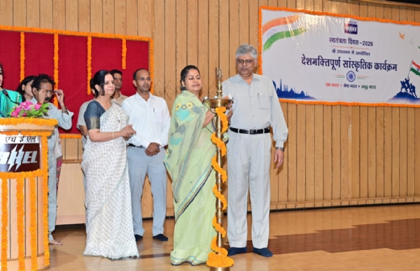 भेल में देशभक्ति पूर्ण कार्यक्रमों का शुभारंभ करते हुए भेल में देशभक्ति पूर्ण कार्यक्रमों का शुभारंभ करते हुए