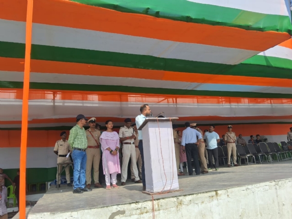 सारण के राजेंद्र स्टेडियम में स्वतंत्रता दिवस समारोह की फुल ड्रेस रिहर्सल संपन्न सारण के राजेंद्र स्टेडियम में स्वतंत्रता दिवस समारोह की फुल ड्रेस रिहर्सल संपन्न