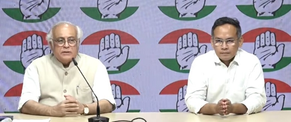कांग्रेस मुख्यालय में पत्रकार वार्तो के दौरान कांग्रेस महासचिव (संचार) जयराम रमेश और लोकसभा में उपनेता गौरव गोगोई। कांग्रेस मुख्यालय में पत्रकार वार्तो के दौरान कांग्रेस महासचिव (संचार) जयराम रमेश और लोकसभा में उपनेता गौरव गोगोई।