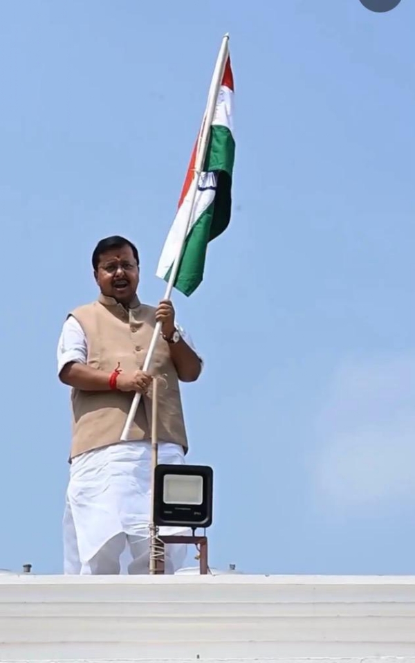 भाजपा अध्यक्ष नितिन नवीन ने लहराया तिरंगा भाजपा अध्यक्ष नितिन नवीन ने लहराया तिरंगा