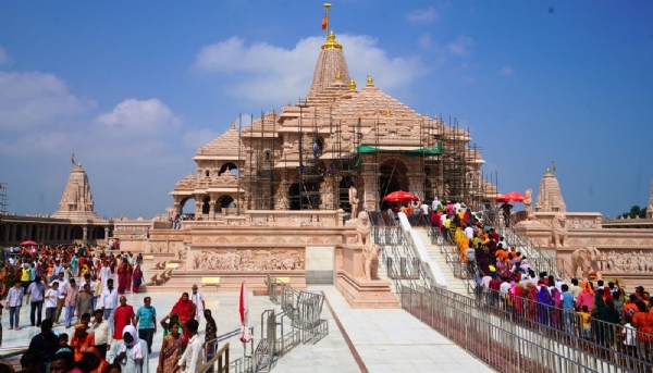 राम मंदिर में श्रद्धालुओं की भीड़