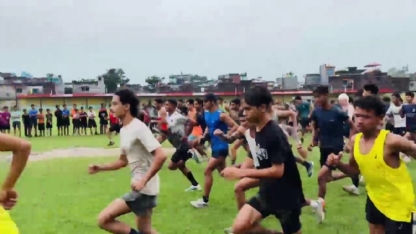 टनकपुर के कैलाश गहतोड़ी स्पोर्ट्स स्टेडियम में आयोजित जनपद स्तरीय क्रॉस कंट्री प्रतियोगिता में दौड़ लगाते प्रतिभागी खिलाड़ी। टनकपुर के कैलाश गहतोड़ी स्पोर्ट्स स्टेडियम में आयोजित जनपद स्तरीय क्रॉस कंट्री प्रतियोगिता में दौड़ लगाते प्रतिभागी खिलाड़ी।