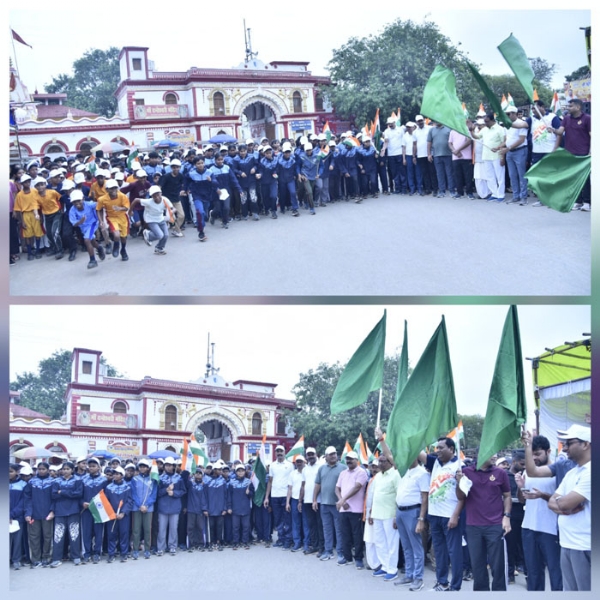 स्वतंत्रता की दौड़ में जनप्रतिनिधियों, अधिकारियों, खिलाड़ियों व विद्यार्थियों ने लगाई दौड़