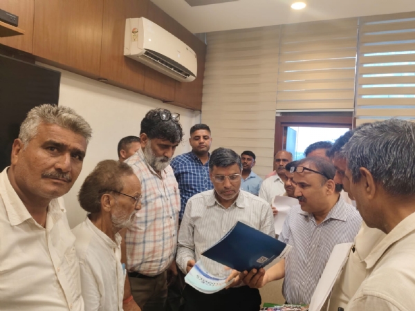 फेडरेशन ऑफ प्राइवेट स्कूल वेलफेयर एसोसिएशन ने की शिक्षा मंत्री  से बैठक करते हुए