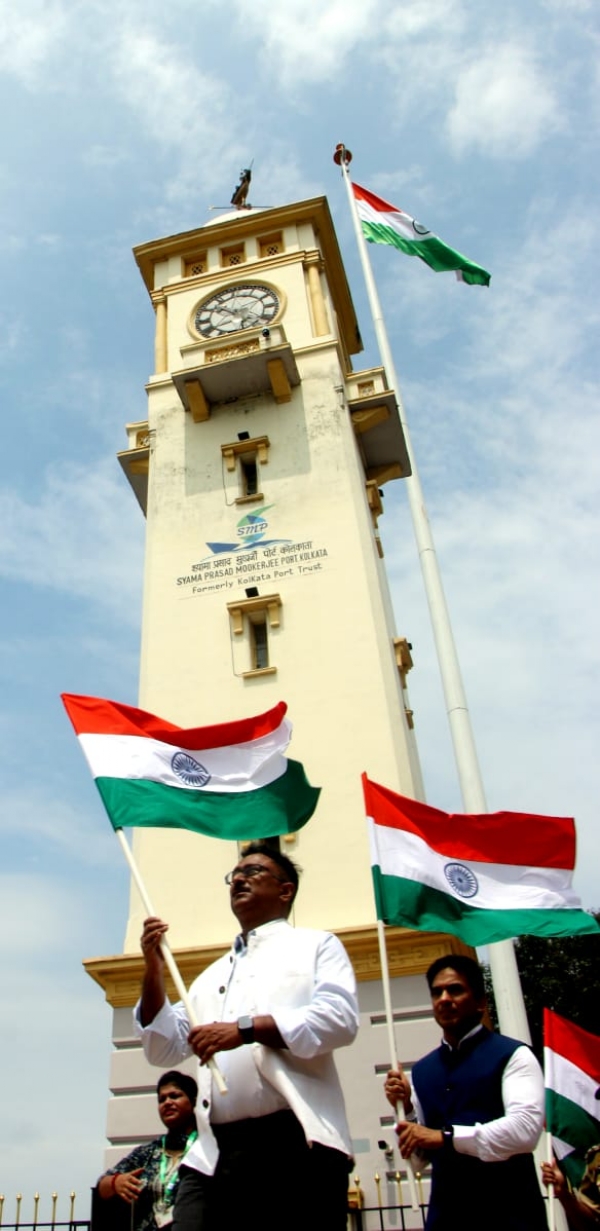 कोलकाता पोर्ट ट्रस्ट पर सबसे ऊंचा तिरंगा कोलकाता पोर्ट ट्रस्ट पर सबसे ऊंचा तिरंगा