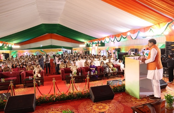 मुख्यमंत्री निवास में आयोजित सम्मान समारोह को संबोधित करते हुए मुख्यमंत्री