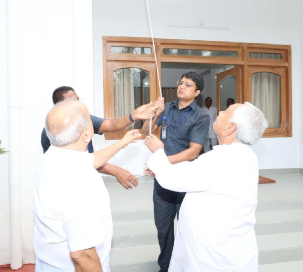 पूर्व मुख्यमंत्री एवं राज्यसभा सांसद नीतीश कुमार ने ध्वजारोहण कर प्रदेशवासियों को दी बधाई