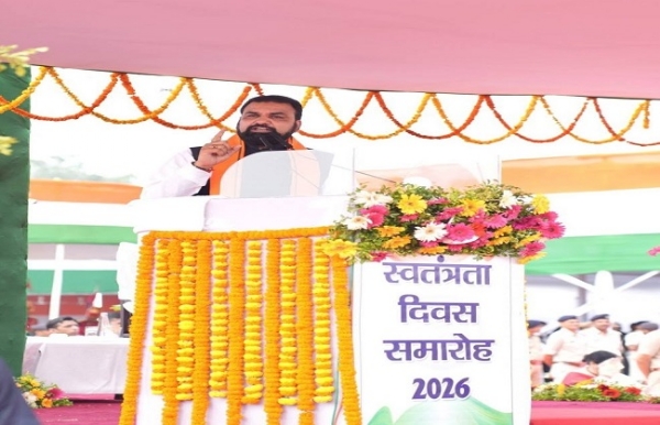 मुख्यमंत्री सम्राट ध्वजारोहण के बाद उपस्थित लोगों को सम्बोधित करते हुए