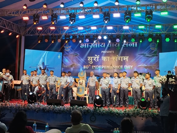 प्रयागराज के चन्द्रशेखर आजाद पार्क में आजादी की शाम एयर फोर्स को कार्यक्रम का छाया चित्र